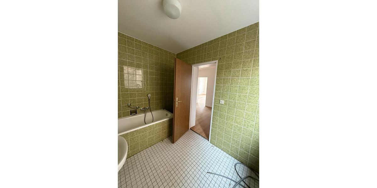 Etagenwohnung Hof Altstadt - 3 Zimmer, 73 m&sup2;, 380&euro; | Angebot:25872178