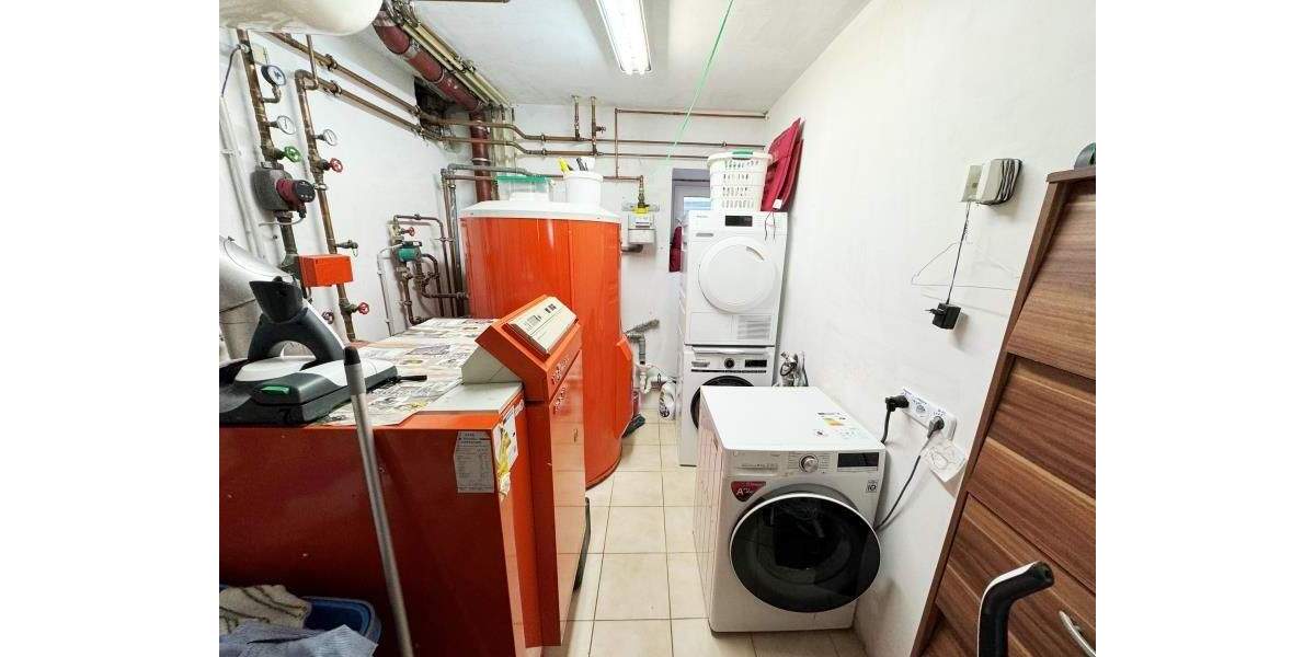 Einfamilienhaus Adorf - 8 Zimmer, 385.000&euro; | Angebot:25776513