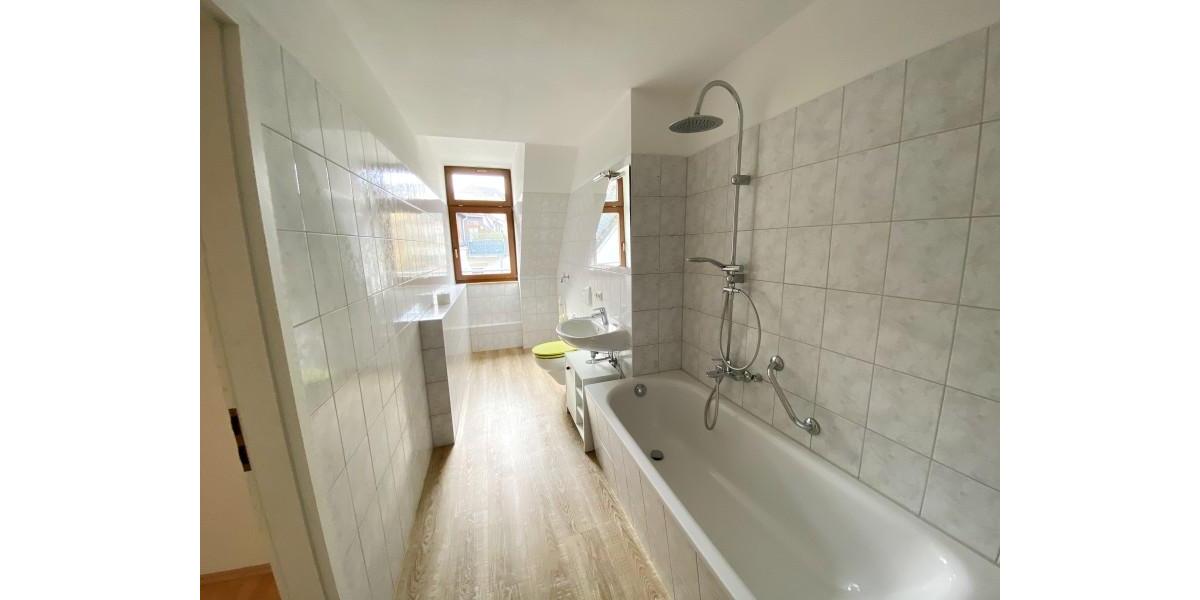 Etagenwohnung Plauen - 2 Zimmer, 71 m&sup2;, 375&euro; | Angebot:25363730