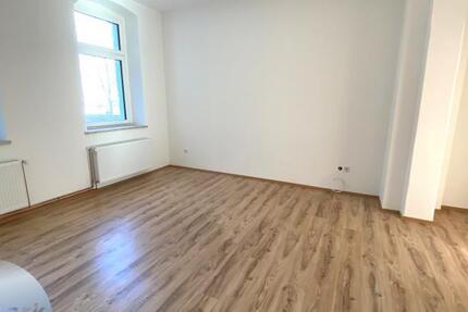 Wohnung Plauen - 2 Zimmer, 63 m&sup2;, 355&euro; | Angebot:25055996