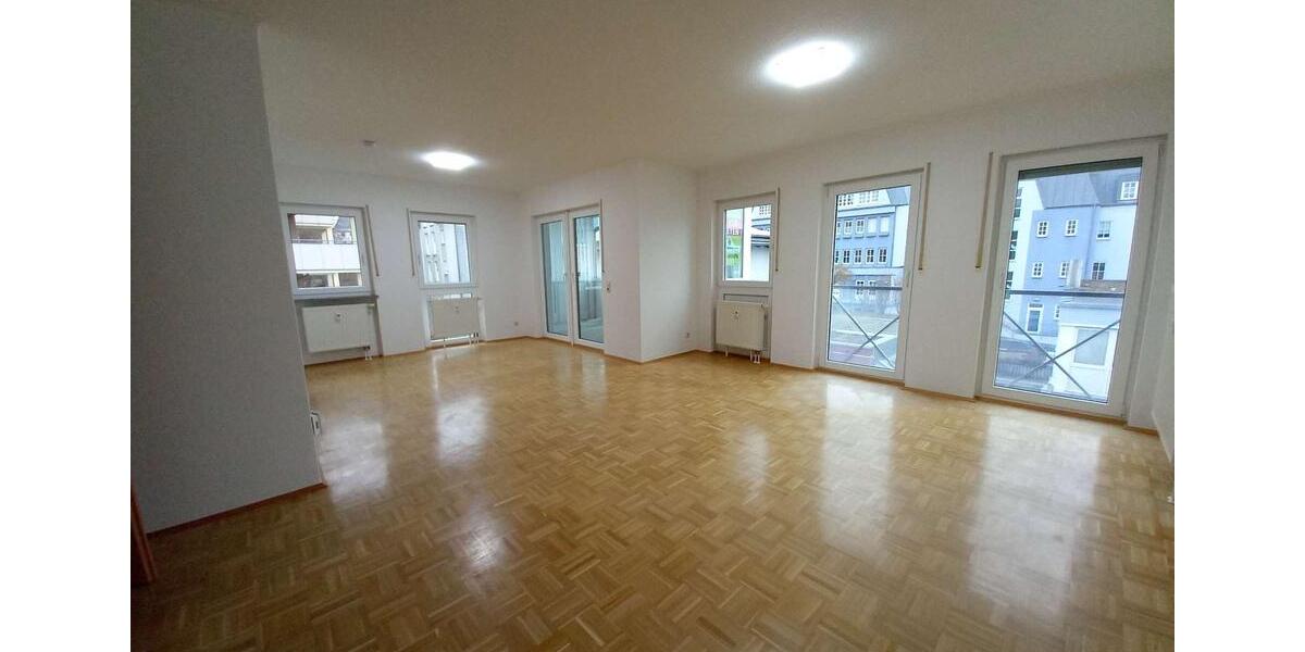 Etagenwohnung Hof Altstadt - 3 Zimmer, 100 m&sup2;, 890&euro; | Angebot:25257305