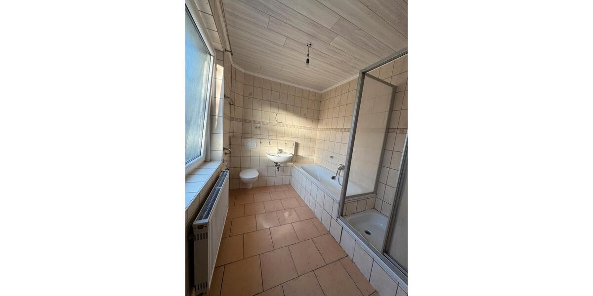 Erdgeschoßwohnung Naila - 3 Zimmer, 95 m&sup2;, 650&euro; | Angebot:25409045