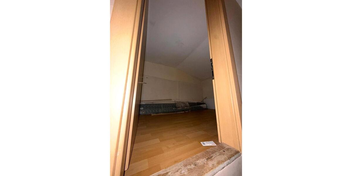 Dachgeschoßwohnung Plauen - 4 Zimmer, 120 m&sup2;, 940&euro; | Angebot:26048430