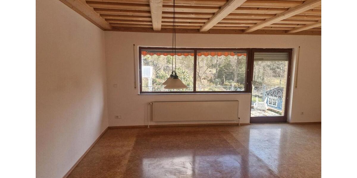 Erdgeschoßwohnung Sparneck - 4 Zimmer, 83 m&sup2;, 950&euro; | Angebot:25993357