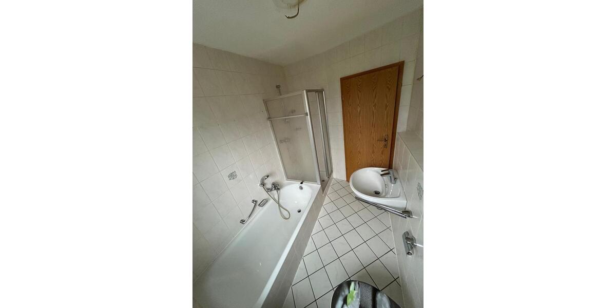 Hochparterre Helmbrechts - 2 Zimmer, 71 m&sup2;, 89.000&euro; | Angebot:25721230