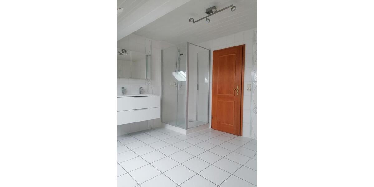 Dachgeschoßwohnung Hof Altstadt - 3 Zimmer, 100 m&sup2;, 590&euro; | Angebot:25978851