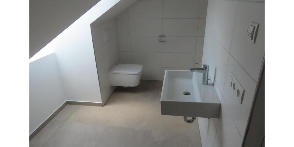 Dachgeschoßwohnung Selb - 2 Zimmer, 65 m&sup2;, 615&euro; | Angebot:26405756
