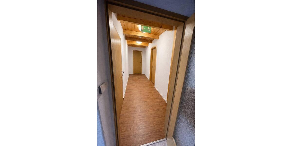 Dachgeschoßwohnung Hof Altstadt - 3 Zimmer, 81 m&sup2;, 550&euro; | Angebot:26176515