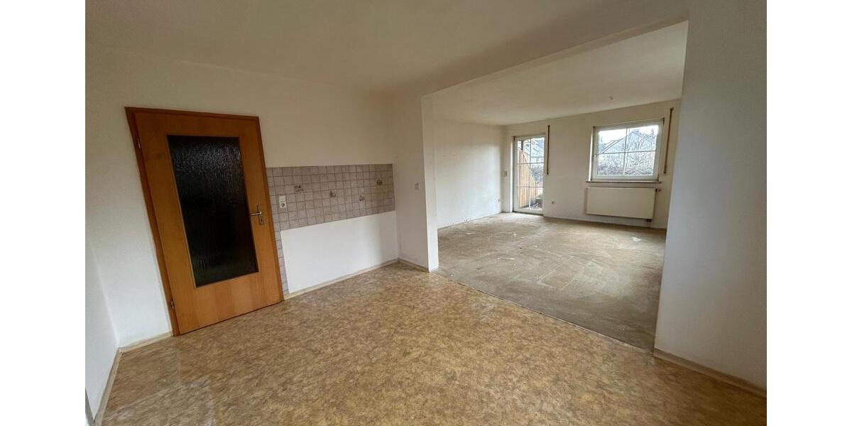 Hochparterre Helmbrechts - 2 Zimmer, 71 m&sup2;, 89.000&euro; | Angebot:25721230