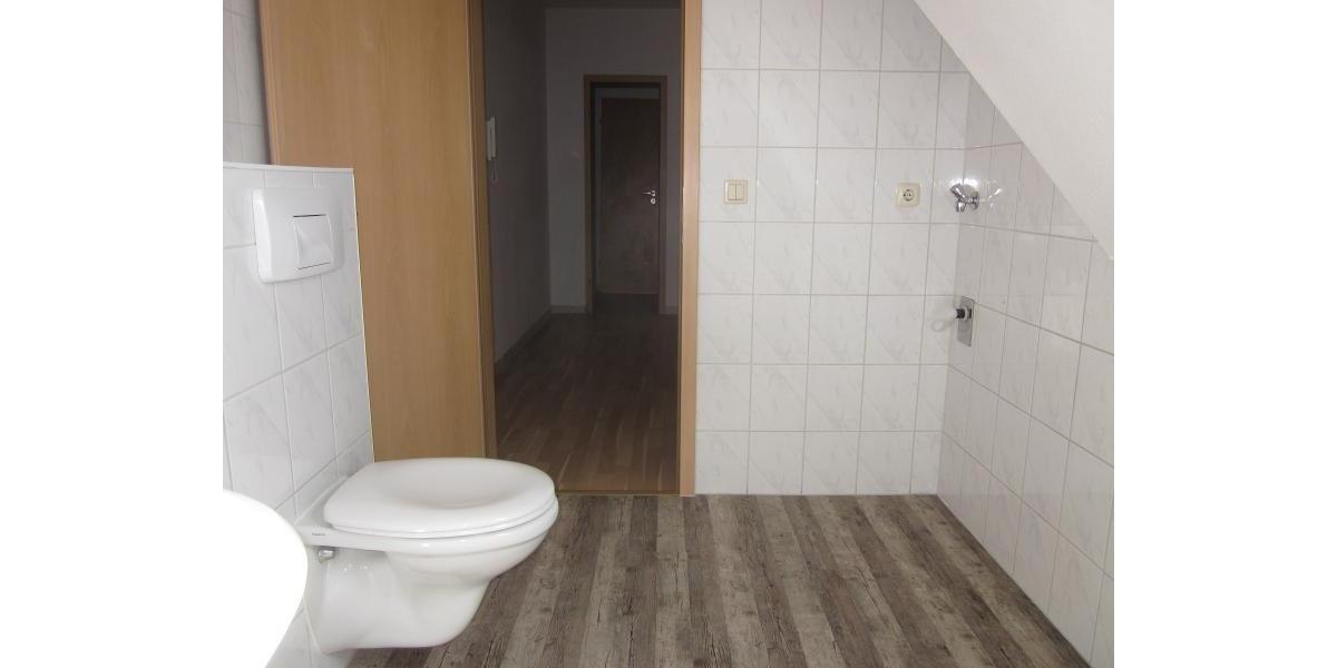 Dachgeschoßwohnung Plauen Bahnhofsvorstadt - 3 Zimmer, 81 m&sup2;, 379&euro; | Angebot:19935404