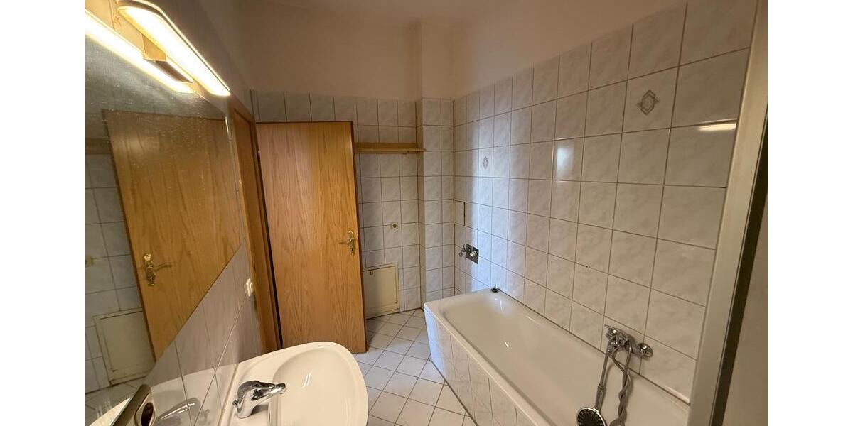 Etagenwohnung Plauen - 3 Zimmer, 96 m&sup2;, 480&euro; | Angebot:25887081