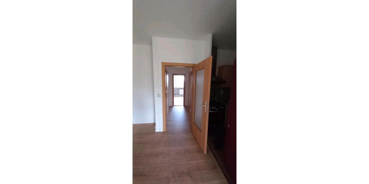 Etagenwohnung Plauen - 3 Zimmer, 58 m&sup2;, 300&euro; | Angebot:25965275