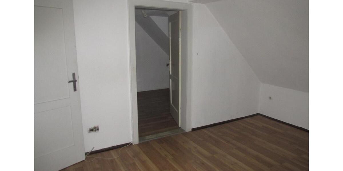 Dachgeschoßwohnung Issigau - 6 Zimmer, 100 m&sup2;, 465&euro; | Angebot:25218956
