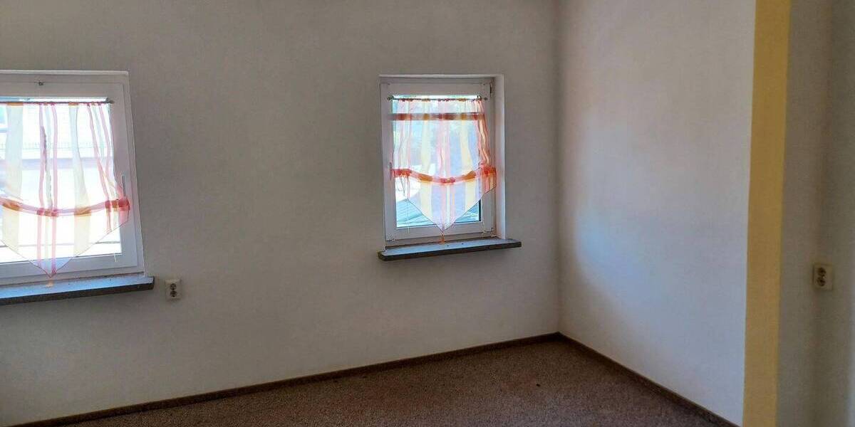 Doppelhaushälfte Pausa - 7 Zimmer, 185 m&sup2;, 65.000&euro; | Angebot:25741449