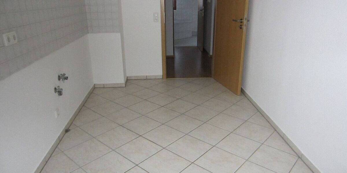 Etagenwohnung Plauen Stadtmitte - 2 Zimmer, 64 m&sup2;, 355&euro; | Angebot:25735507