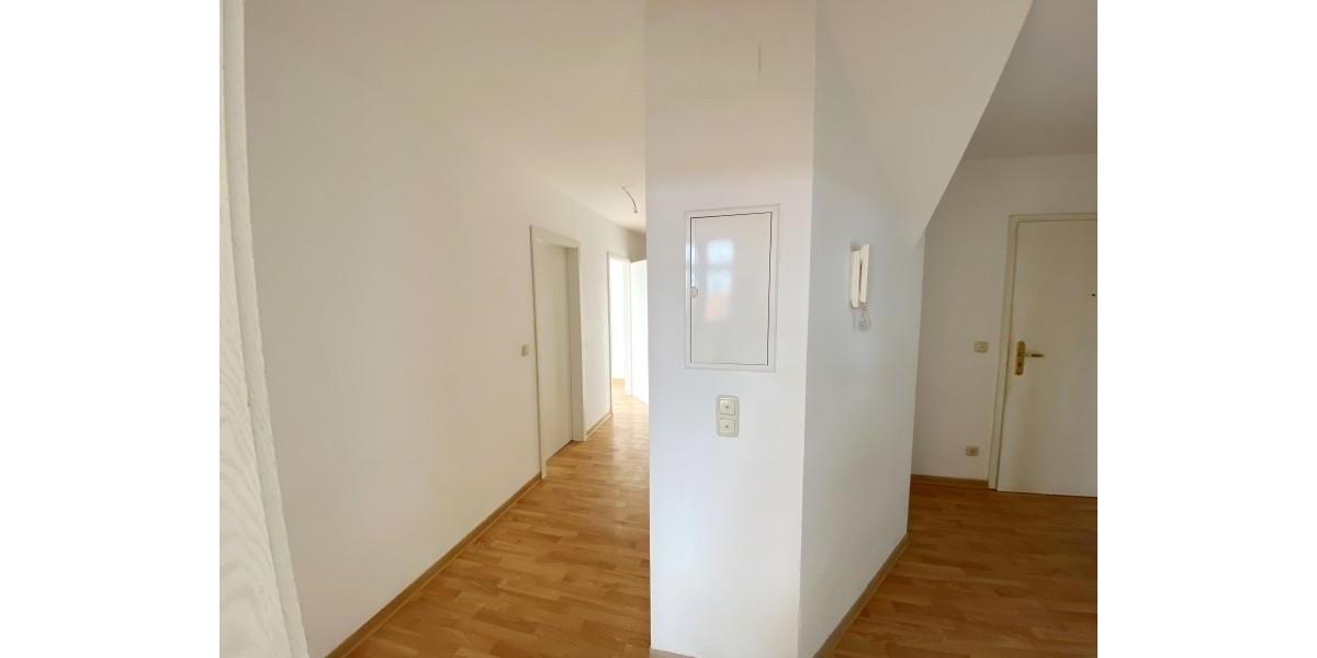 Etagenwohnung Plauen - 3 Zimmer, 81 m&sup2;, 430&euro; | Angebot:25363707