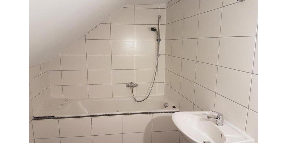 Dachgeschoßwohnung Schönwald - 5 Zimmer, 80 m&sup2;, 500&euro; | Angebot:24306940