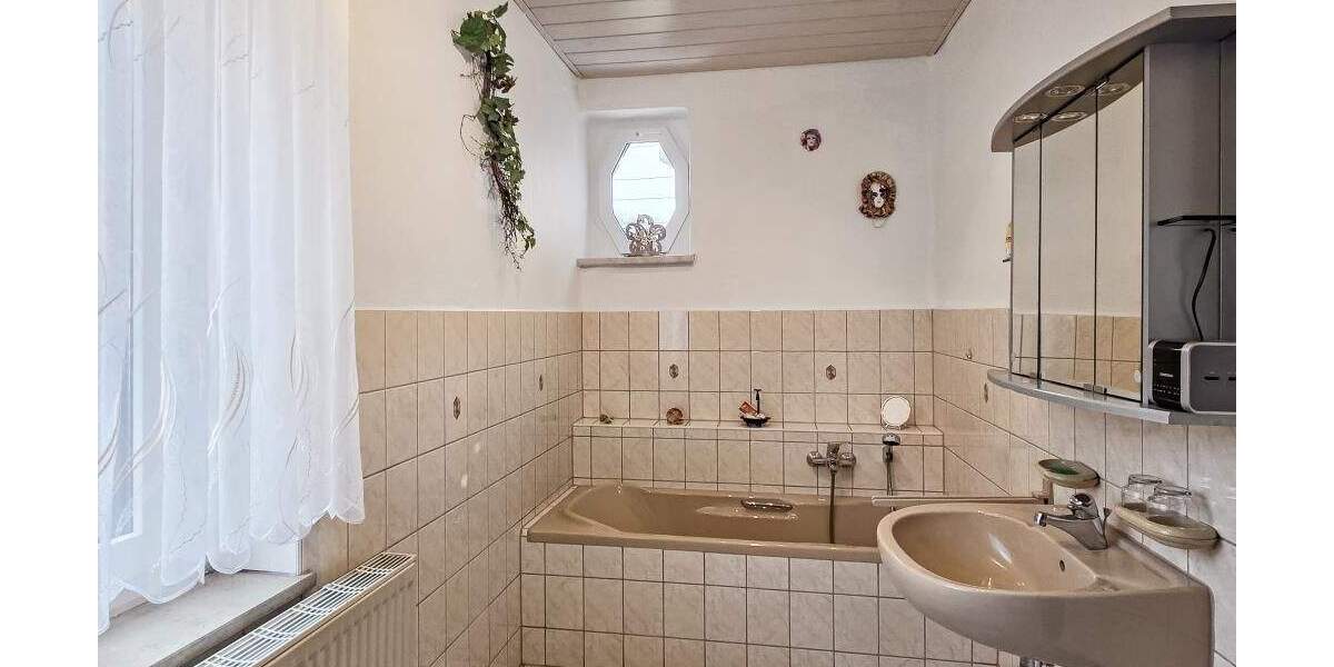 Einfamilienhaus Rosenthal am Rennsteig - 8 Zimmer, 192 m&sup2;, 189.900&euro; | Angebot:25742914