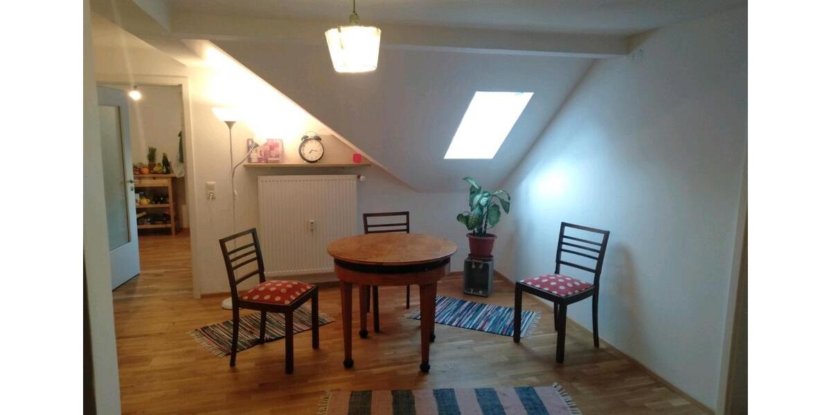 Dachgeschoßwohnung Hof Altstadt - 3 Zimmer, 118 m&sup2;, 660&euro; | Angebot:26038524