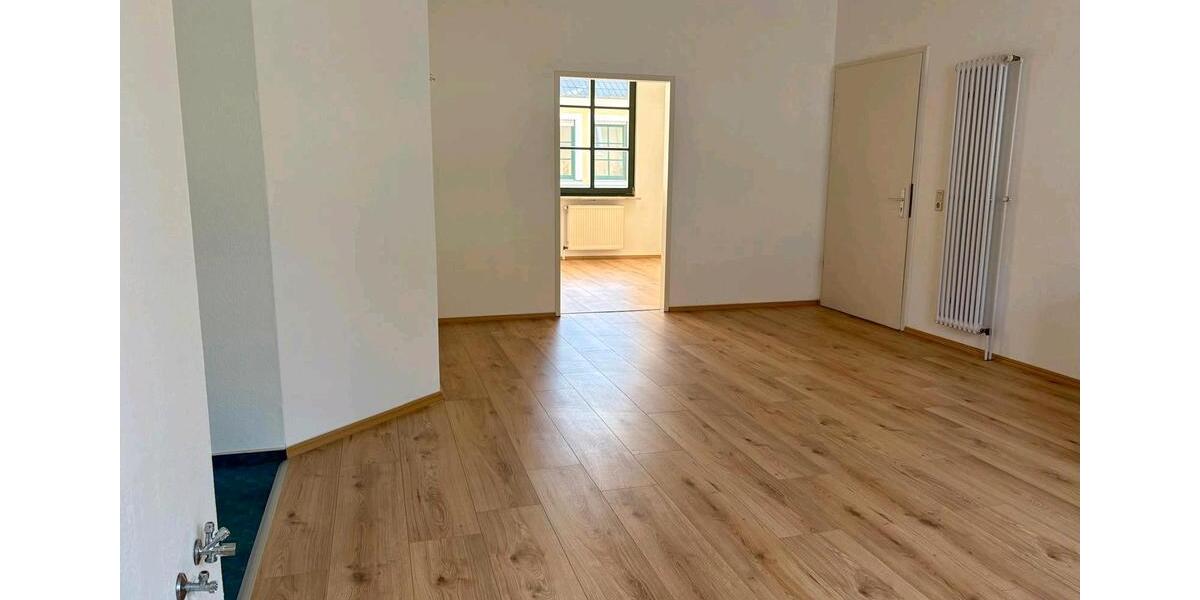 Etagenwohnung Selb - 7 Zimmer, 205 m&sup2;, 225.000&euro; | Angebot:26121947