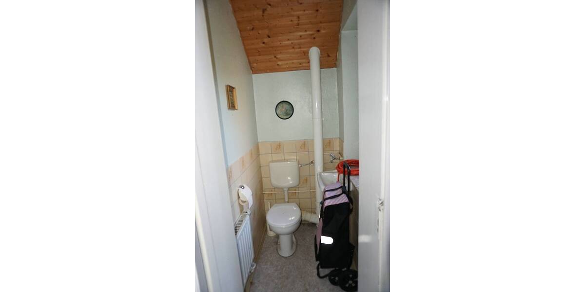 Mehrfamilienhaus, Wohnhaus Adorf - 8 Zimmer, 200 m&sup2;, 121.000&euro; | Angebot:25997740