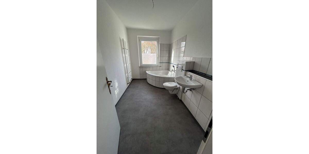 Etagenwohnung Plauen Stadtmitte - 2 Zimmer, 69 m&sup2;, 320&euro; | Angebot:26092028