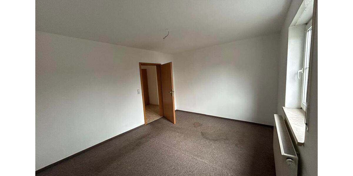 Hochparterre Helmbrechts - 2 Zimmer, 71 m&sup2;, 89.000&euro; | Angebot:25721230