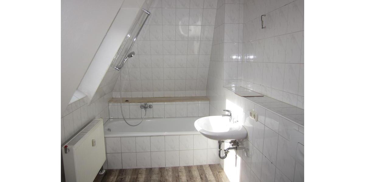 Dachgeschoßwohnung Plauen Bahnhofsvorstadt - 3 Zimmer, 81 m&sup2;, 379&euro; | Angebot:19935404