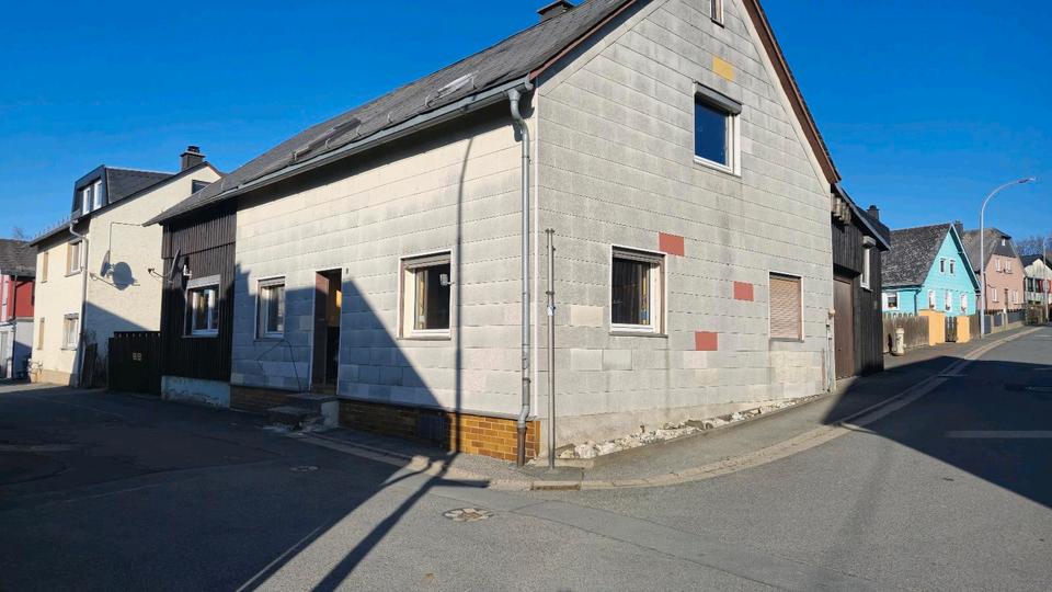 Einfamilienhaus Nordhalben - 6 Zimmer, 240 m&sup2;, 45.000&euro; | Angebot:26022807