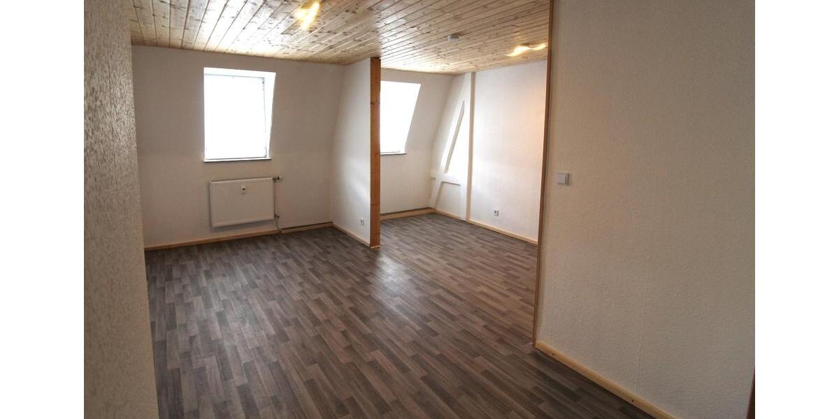 Dachgeschoßwohnung Plauen Bahnhofsvorstadt - 2 Zimmer, 60 m&sup2;, 290&euro; | Angebot:26002307
