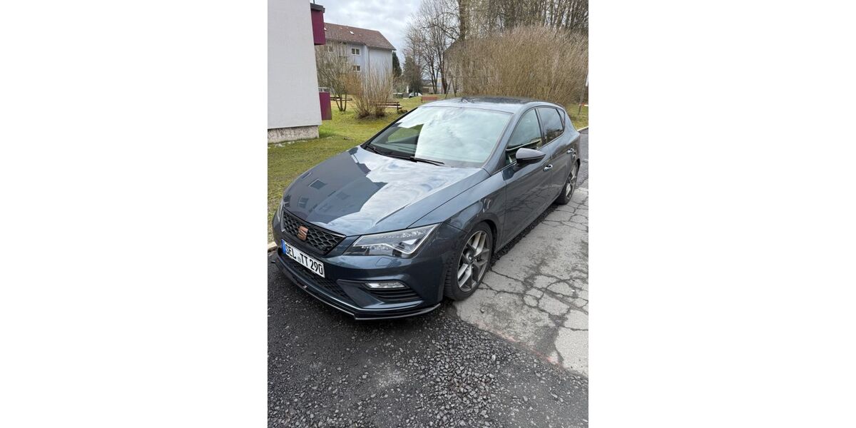 Seat Leon 102.000 km 21.500 &euro; Selb 95100