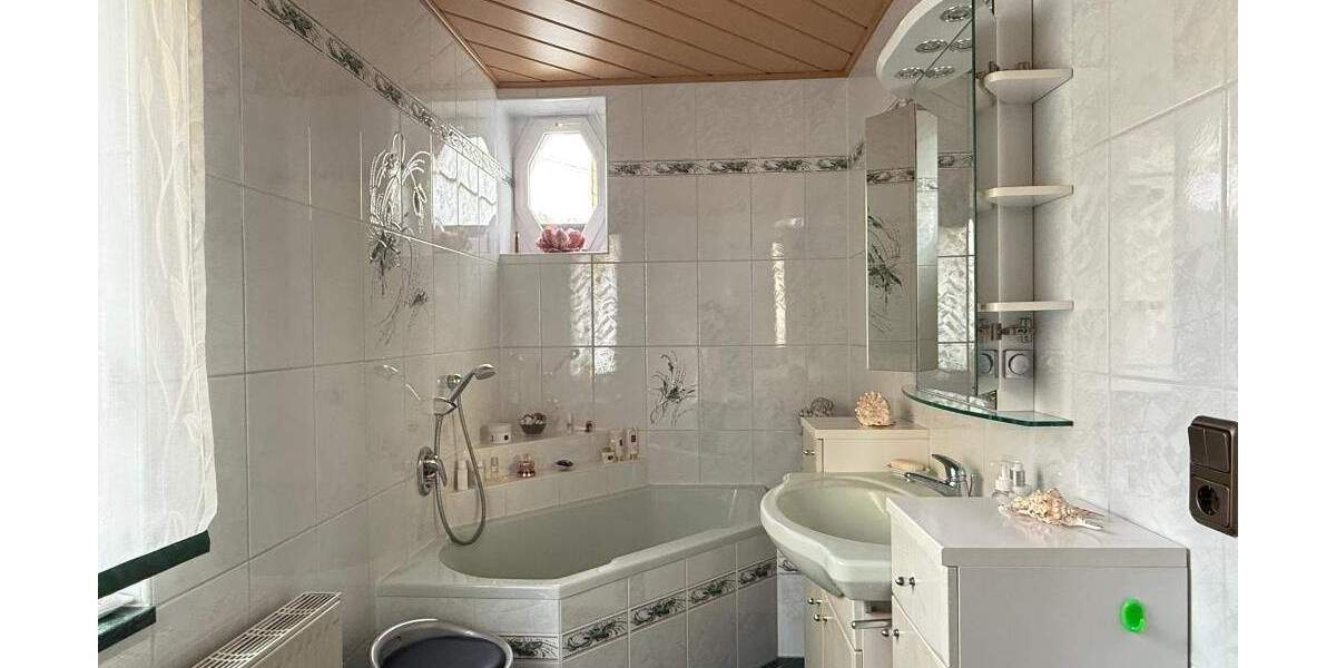 Einfamilienhaus Rosenthal am Rennsteig - 8 Zimmer, 192 m&sup2;, 189.900&euro; | Angebot:25742914