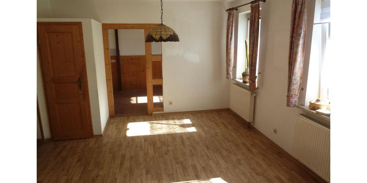 Doppelhaushälfte Bad Lobenstein - 7 Zimmer, 130 m&sup2;, 200.000&euro; | Angebot:26838229