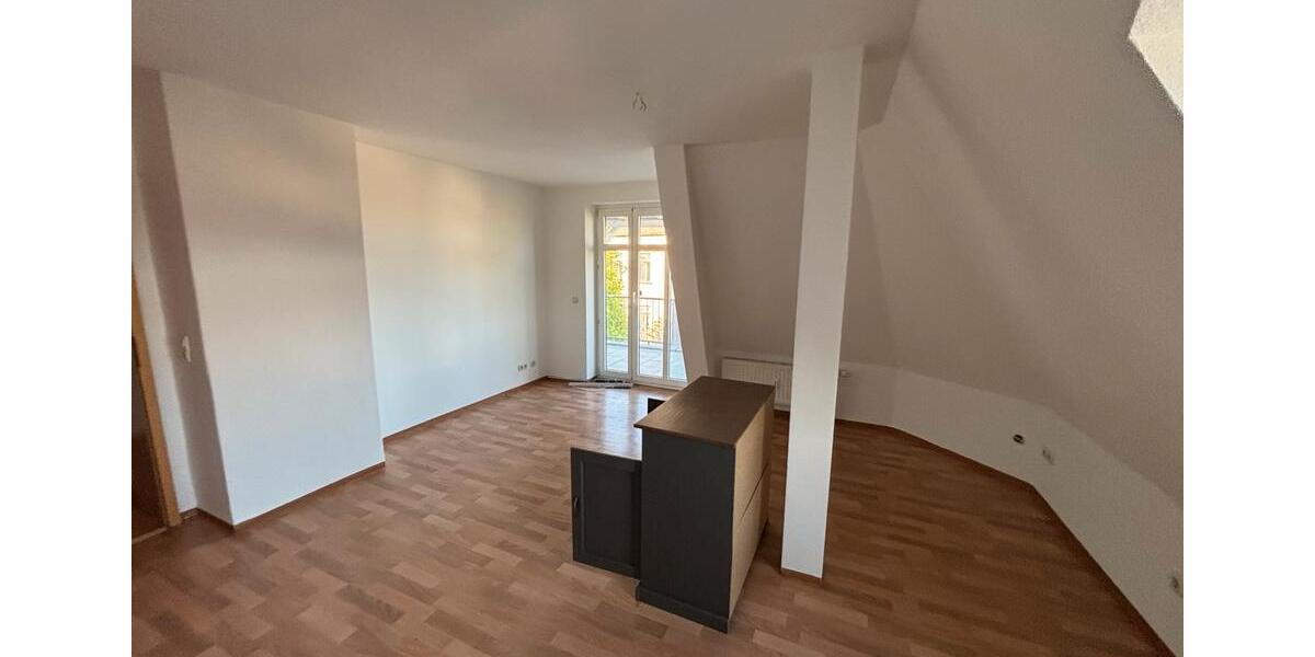 Dachgeschoßwohnung Naila - 3 Zimmer, 64 m&sup2;, 580&euro; | Angebot:26060932