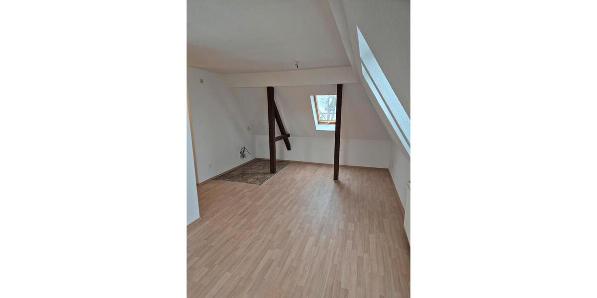 Dachgeschoßwohnung Plauen - 2 Zimmer, 39 m&sup2;, 390&euro; | Angebot:24444214