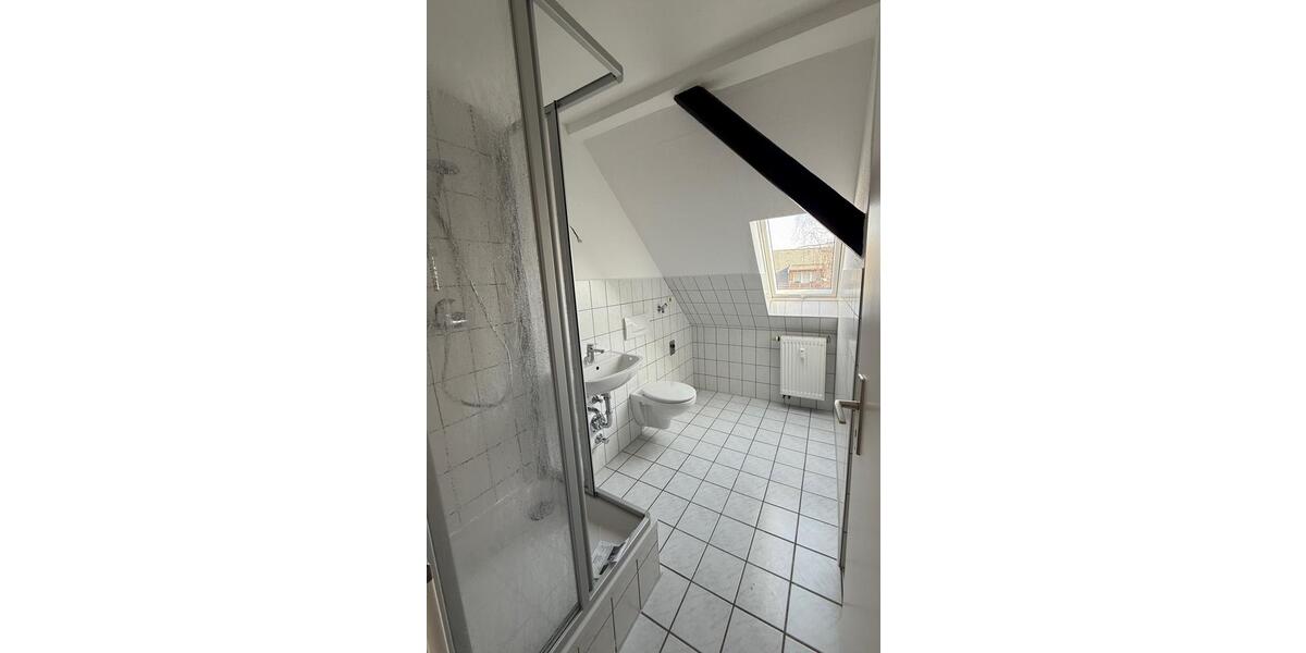 Dachgeschoßwohnung Plauen Altstadt - 1 Zimmer, 28 m&sup2;, 154&euro; | Angebot:25415884