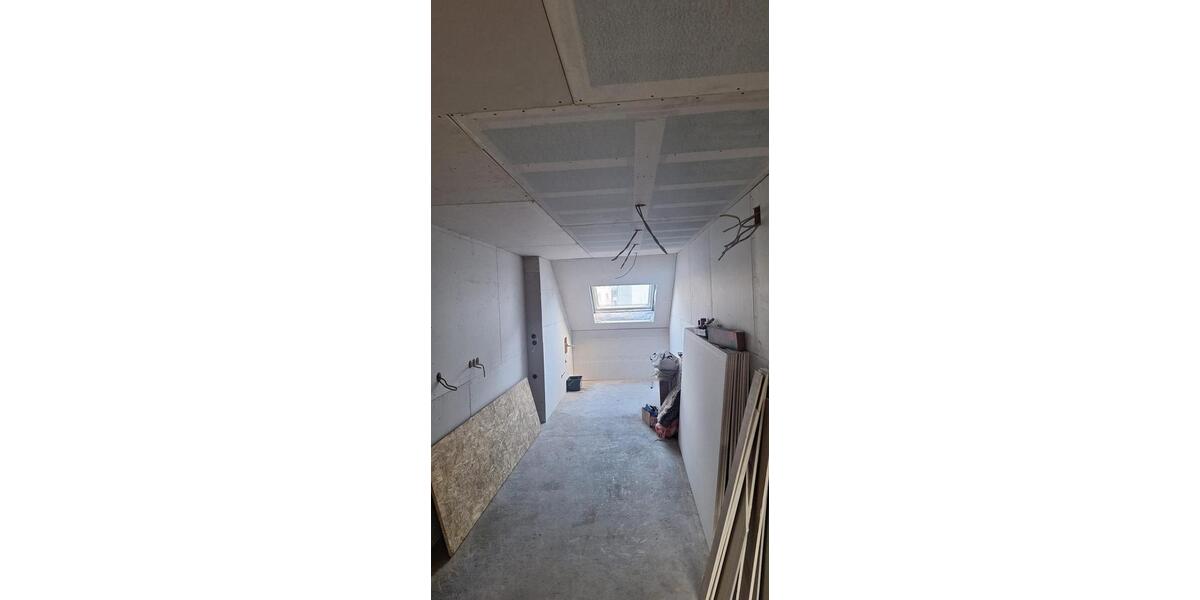 Dachgeschoßwohnung Hof Altstadt - 3 Zimmer, 81 m&sup2;, 890&euro; | Angebot:25451208