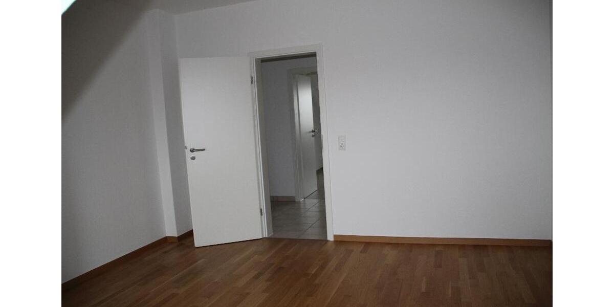 Dachgeschoßwohnung Plauen Bahnhofsvorstadt - 2.5 Zimmer, 82 m&sup2;, 315&euro; | Angebot:21228357