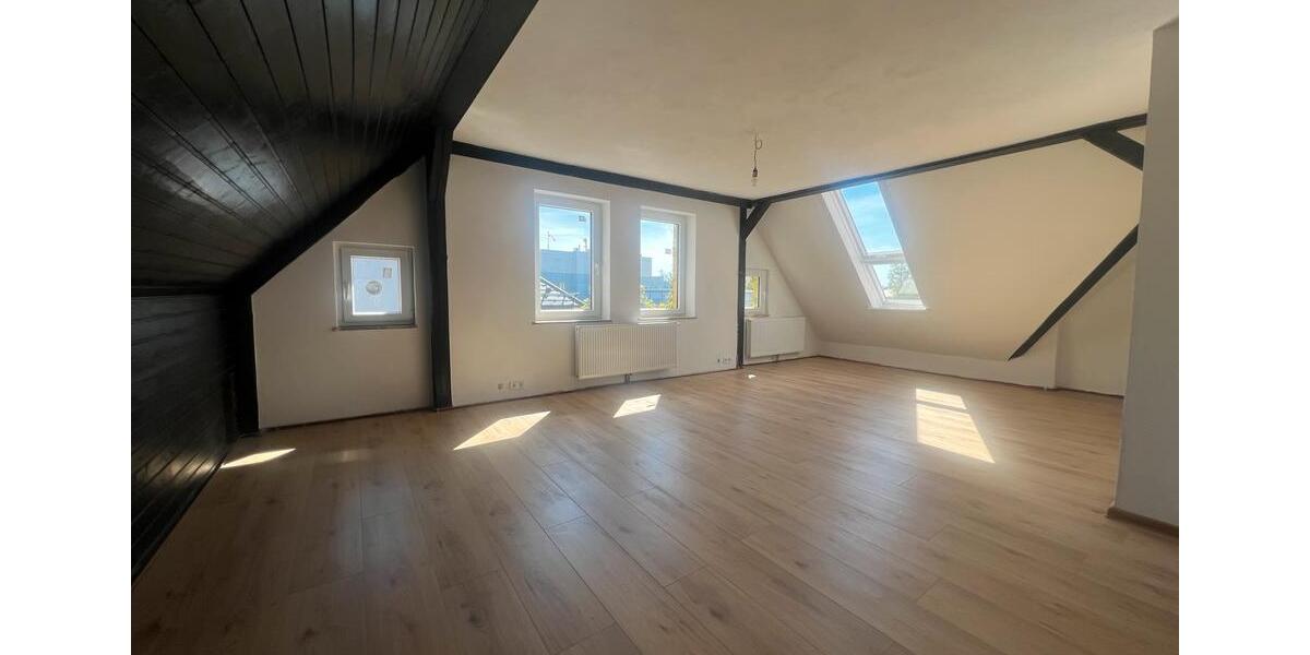 Dachgeschoßwohnung Selb - 2 Zimmer, 87 m&sup2;, 800&euro; | Angebot:26432515