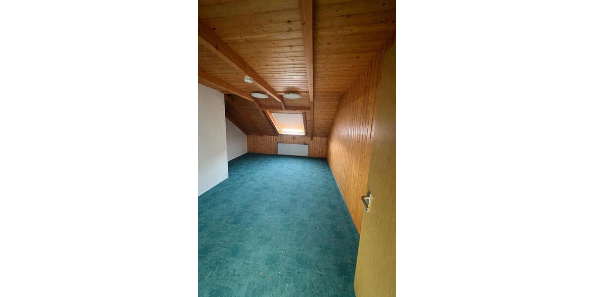 Dachgeschoßwohnung Hof Altstadt - 3 Zimmer, 81 m&sup2;, 550&euro; | Angebot:26176515