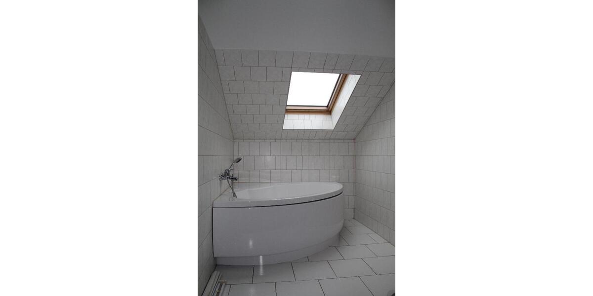 Dachgeschoßwohnung Plauen Bahnhofsvorstadt - 2.5 Zimmer, 82 m&sup2;, 315&euro; | Angebot:21228357