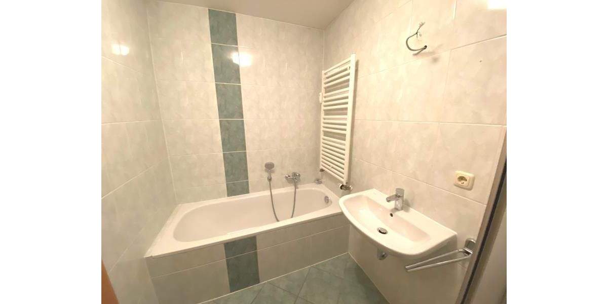 Etagenwohnung Plauen Hammervorstadt - 2 Zimmer, 61 m&sup2;, 280&euro; | Angebot:25691960