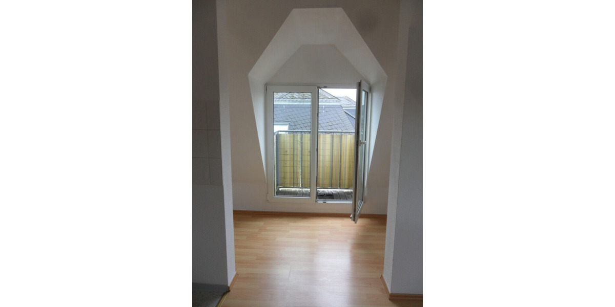 Dachgeschoßwohnung Plauen - 3 Zimmer, 72 m&sup2;, 290&euro; | Angebot:25871919