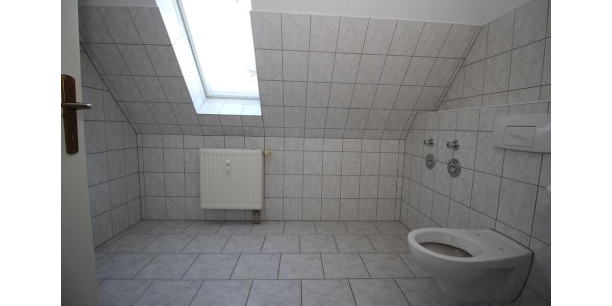Dachgeschoßwohnung Plauen - 3 Zimmer, 85 m&sup2;, 411&euro; | Angebot:24438631
