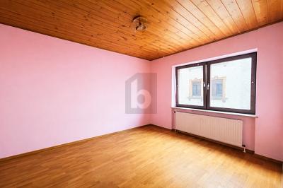 2 SCHÖNE EINHEITEN- DACHGESCHOSS AUSGEBAUT-7% RENDITE - Mehrfamilienhaus, Wohnhaus Schönwald | Angebot:26043950