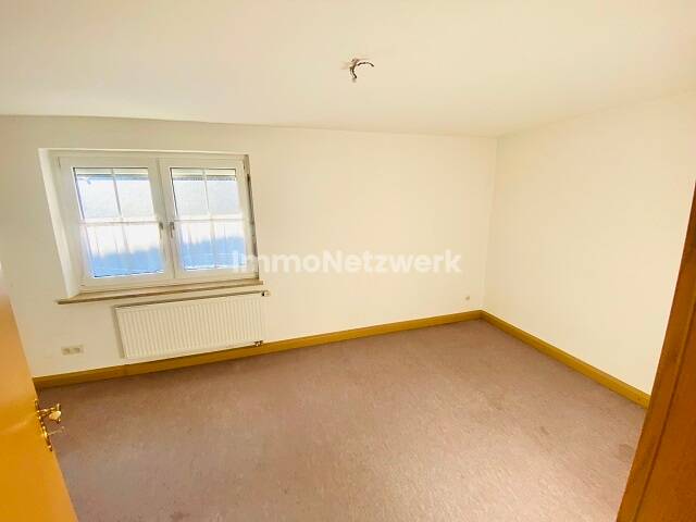 Einfamilienhaus Oberkotzau - 7 Zimmer, 215 m&sup2;, 140.000&euro; | Angebot:25714659