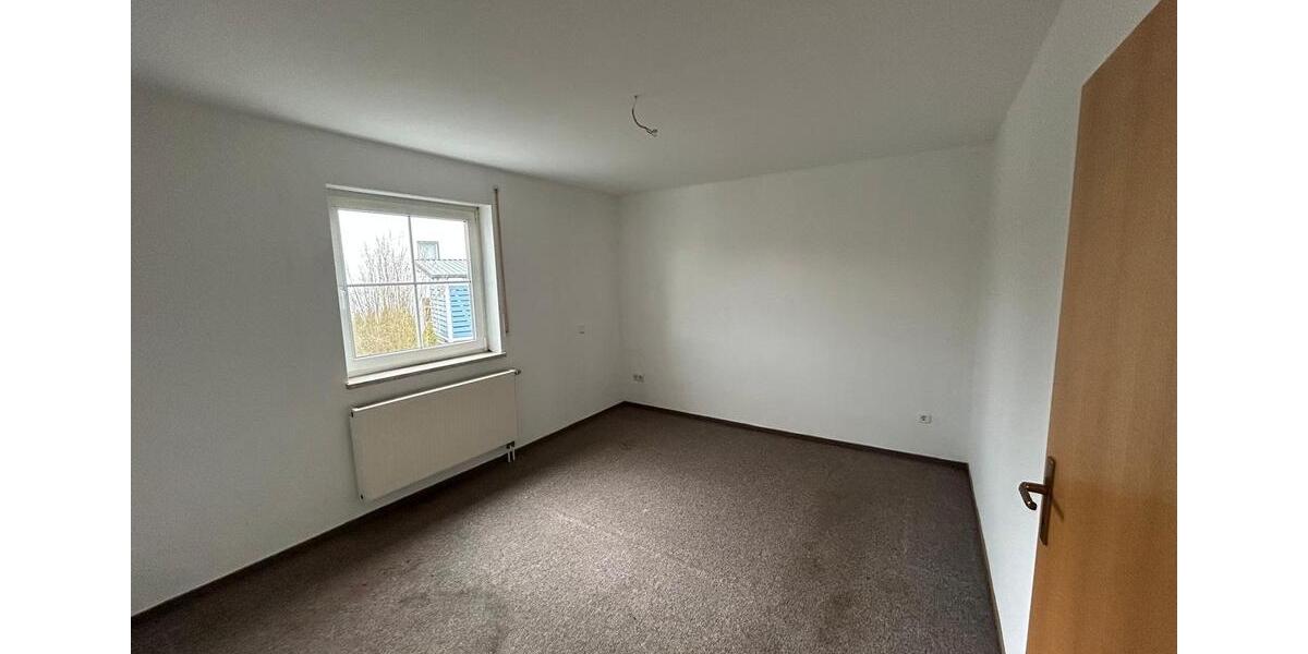 Hochparterre Helmbrechts - 2 Zimmer, 71 m&sup2;, 89.000&euro; | Angebot:25721230