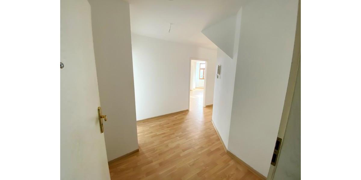 Etagenwohnung Plauen - 3 Zimmer, 81 m&sup2;, 430&euro; | Angebot:25363707